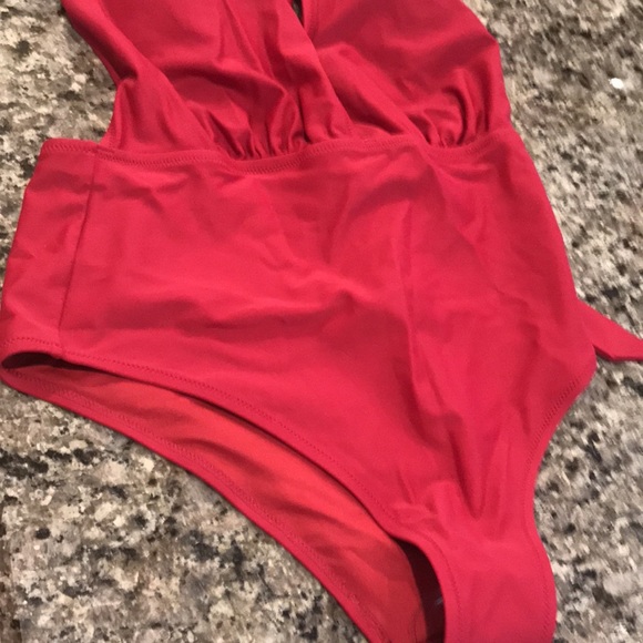 NWT Halter plunging Magenta One Piece from Cupshe - Picture 4 of 5